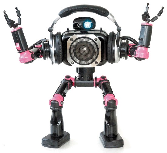 NHKドラマ「2030かなたの家族」, ロボット制作, ロボット「ナルホド」ドラマ主演ロボット