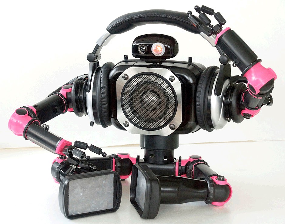 NHKドラマ「2030かなたの家族」, ロボット制作, ロボット「ナルホド」ドラマ主演ロボット